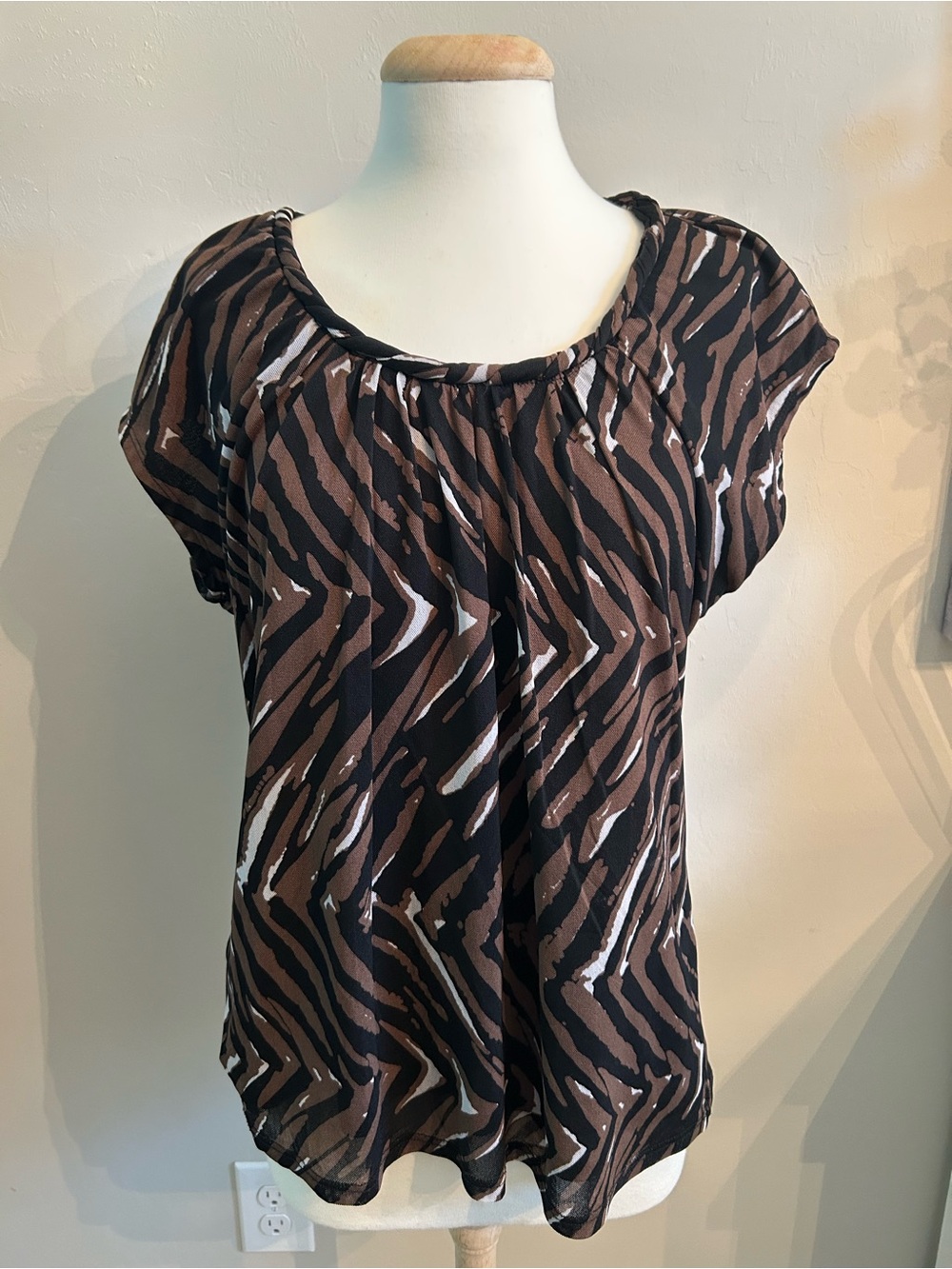 Dana Buchman Women’s Sz Large Blouse Top Sleeveless Brown Black Animal Print